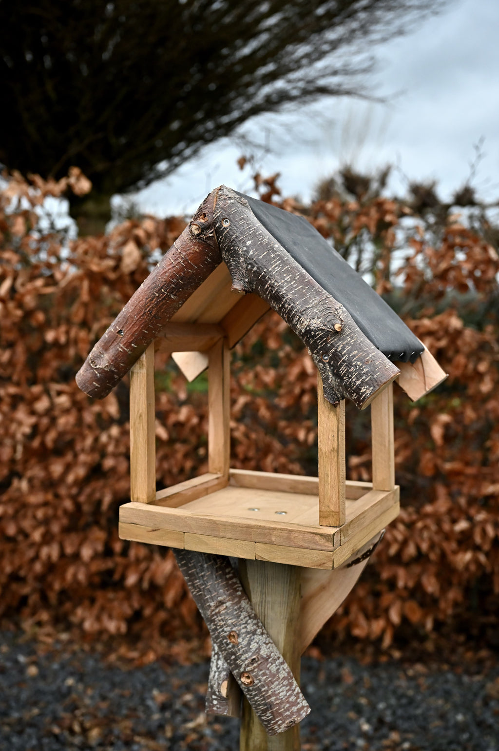 Vogelhuis op standaard