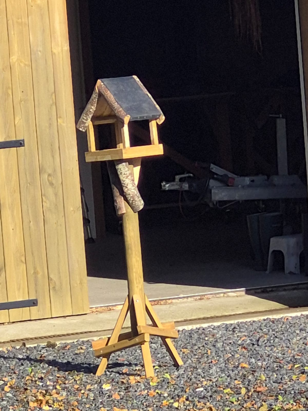 Vogelhuis op standaard